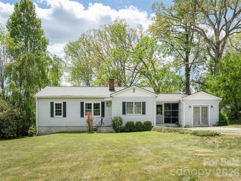 508 Higate Road, Hendersonville, NC 28791.  MLS# CAR4373494, YatesRealty ID 19567. 