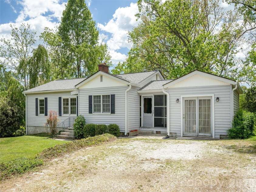 508 Higate Road, Hendersonville, NC 28791.  MLS# CAR4373494, YatesRealty ID 19567. 