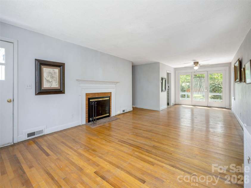 508 Higate Road, Hendersonville, NC 28791.  MLS# CAR4373494, YatesRealty ID 19567. 