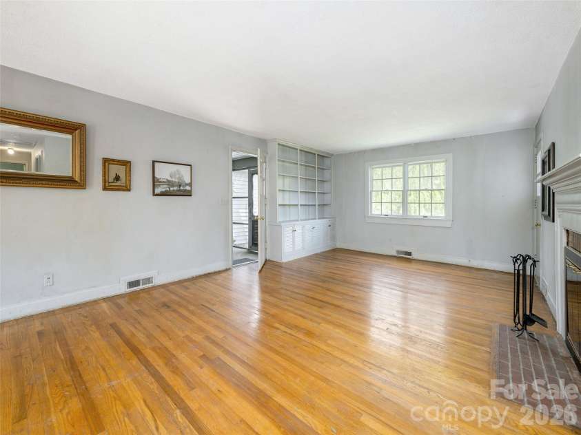 508 Higate Road, Hendersonville, NC 28791.  MLS# CAR4373494, YatesRealty ID 19567. 