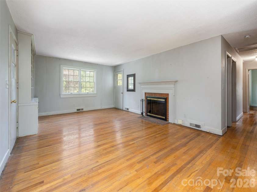 508 Higate Road, Hendersonville, NC 28791.  MLS# CAR4373494, YatesRealty ID 19567. 