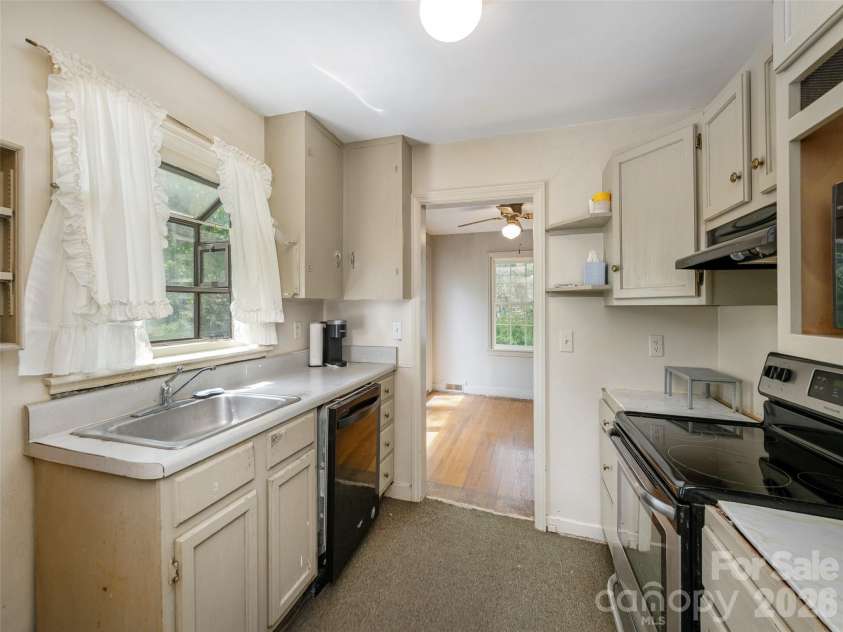 508 Higate Road, Hendersonville, NC 28791.  MLS# CAR4373494, YatesRealty ID 19567. 