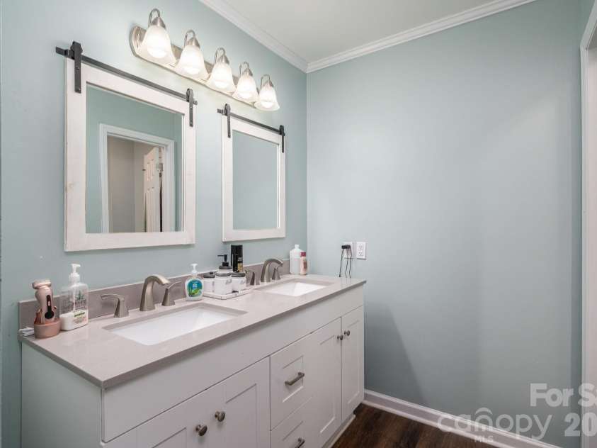 192 Carolina Drive, Cherryville, NC 28021.  MLS# CAR4376149, YatesRealty ID 19569. Bathroom
