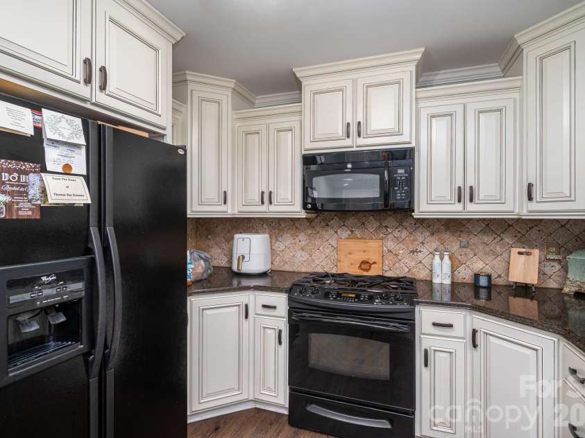 192 Carolina Drive, Cherryville, NC 28021.  MLS# CAR4376149, YatesRealty ID 19569. Kitchen