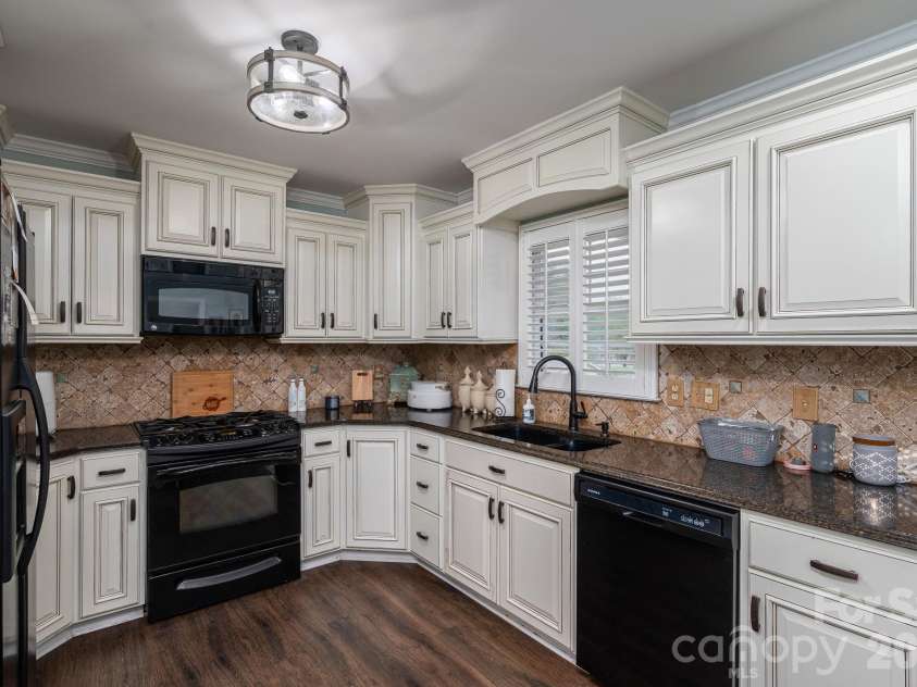 192 Carolina Drive, Cherryville, NC 28021.  MLS# CAR4376149, YatesRealty ID 19569. Kitchen