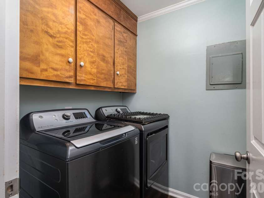 192 Carolina Drive, Cherryville, NC 28021.  MLS# CAR4376149, YatesRealty ID 19569. Laundry Room