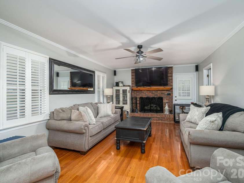 192 Carolina Drive, Cherryville, NC 28021.  MLS# CAR4376149, YatesRealty ID 19569. Living Room