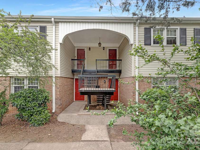4601 Coronado Drive, Charlotte, NC 28212.  MLS# CAR4271211, YatesRealty ID 19569. 