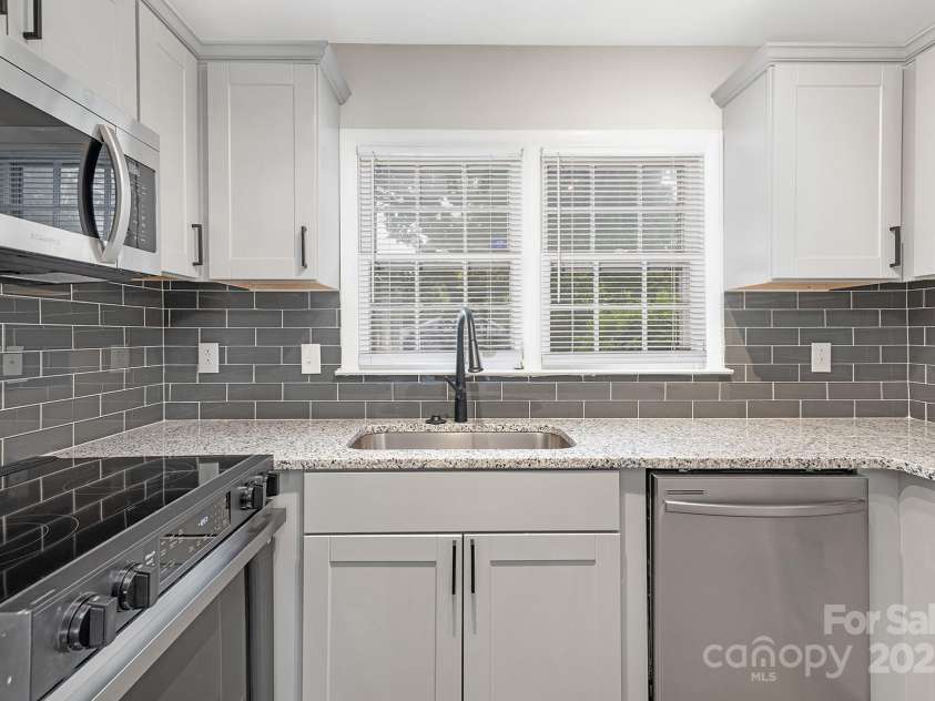 4601 Coronado Drive, Charlotte, NC 28212.  MLS# CAR4271211, YatesRealty ID 19569. 