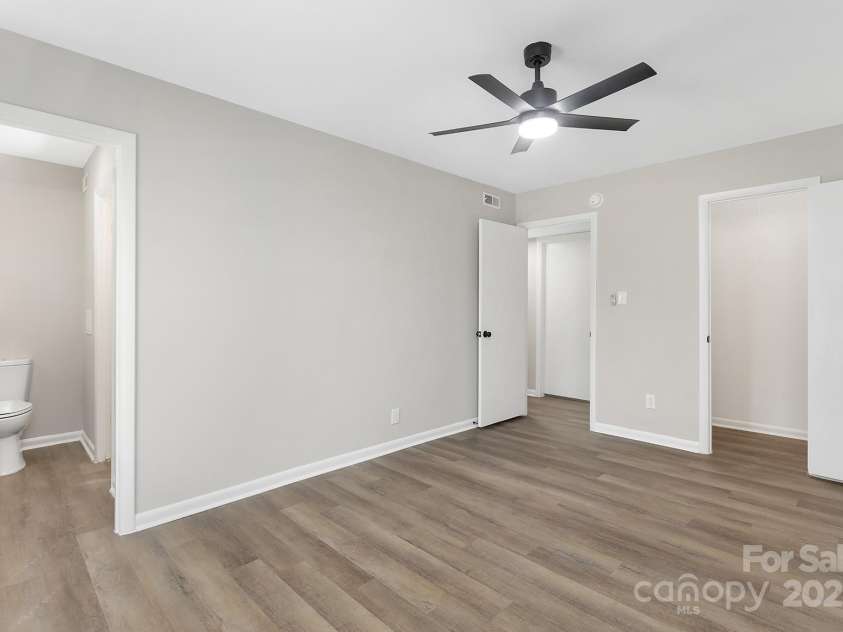 4601 Coronado Drive, Charlotte, NC 28212.  MLS# CAR4271211, YatesRealty ID 19569. 