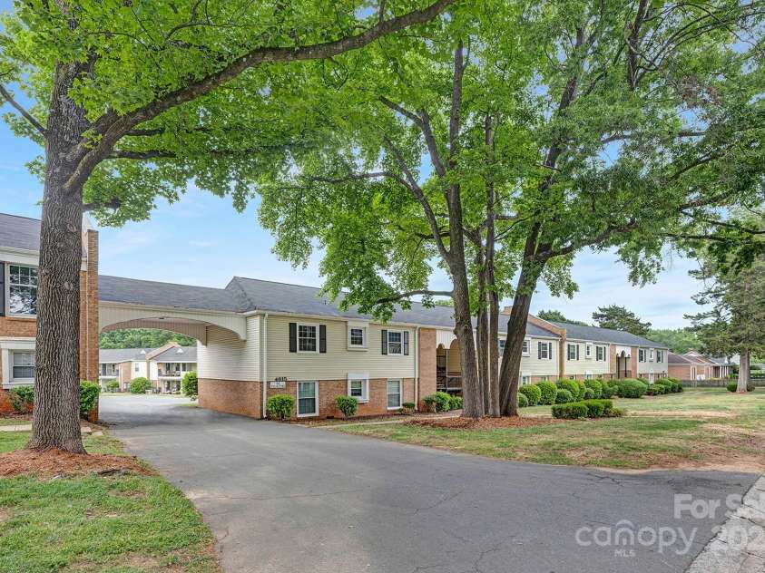4601 Coronado Drive, Charlotte, NC 28212.  MLS# CAR4271211, YatesRealty ID 19569. 