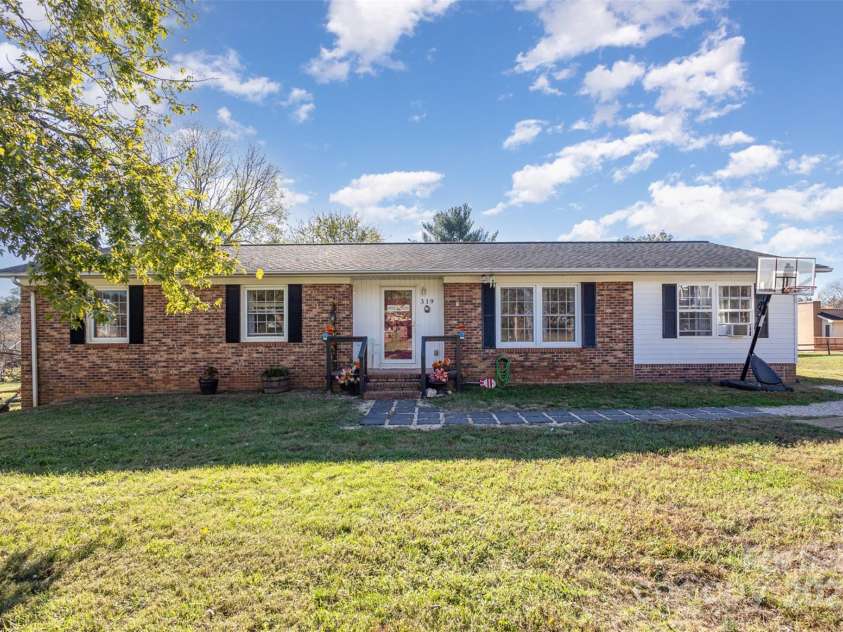 319 Circleview Drive, Shelby, NC 28150.  MLS# CAR4201623, YatesRealty ID 1957. 