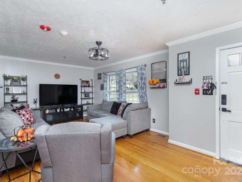 319 Circleview Drive, Shelby, NC 28150.  MLS# CAR4201623, YatesRealty ID 1957. 