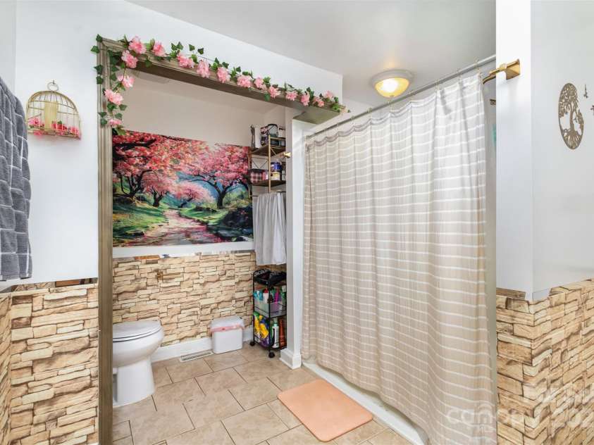 319 Circleview Drive, Shelby, NC 28150.  MLS# CAR4201623, YatesRealty ID 1957. 