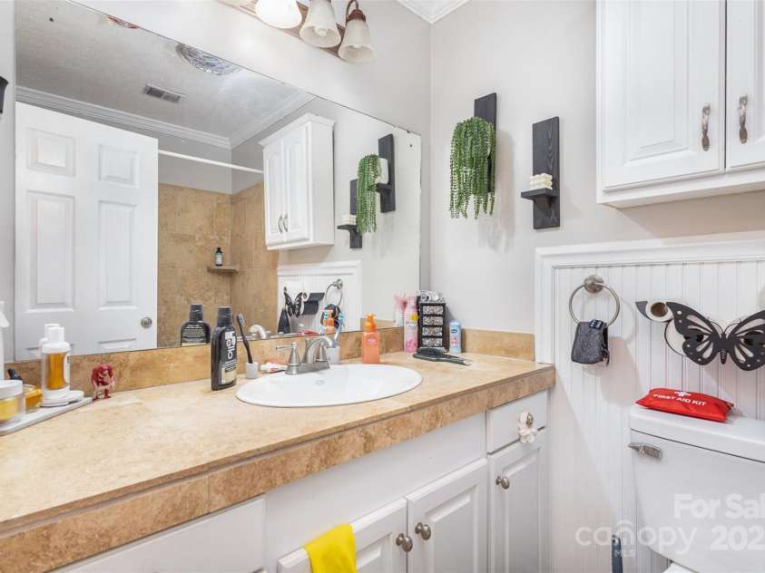 319 Circleview Drive, Shelby, NC 28150.  MLS# CAR4201623, YatesRealty ID 1957. 