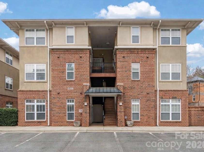 1306 Kenilworth Avenue, Charlotte, NC 28203.  MLS# CAR4352675, YatesRealty ID 19570. 