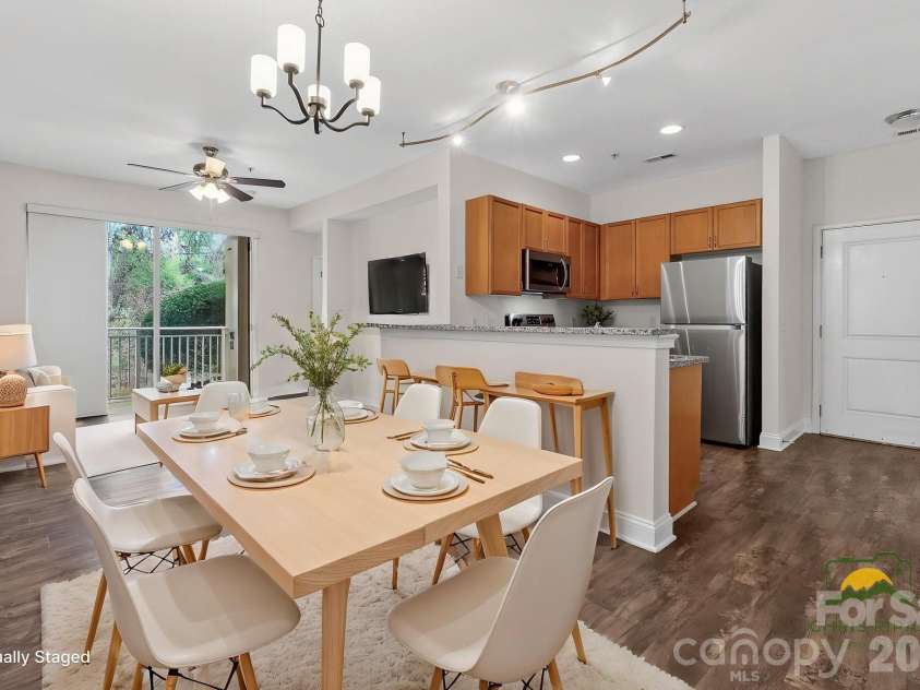 1306 Kenilworth Avenue, Charlotte, NC 28203.  MLS# CAR4352675, YatesRealty ID 19570. 