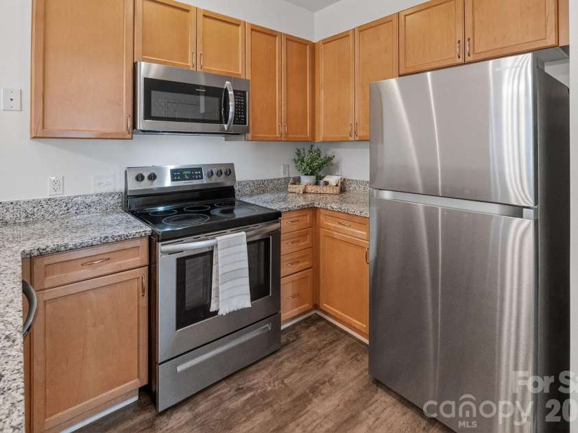 1306 Kenilworth Avenue, Charlotte, NC 28203.  MLS# CAR4352675, YatesRealty ID 19570. 