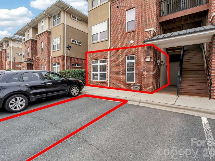1306 Kenilworth Avenue, Charlotte, NC 28203.  MLS# CAR4352675, YatesRealty ID 19570. 