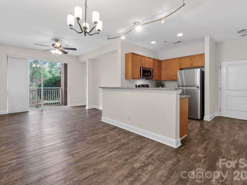 1306 Kenilworth Avenue, Charlotte, NC 28203.  MLS# CAR4352675, YatesRealty ID 19570. 