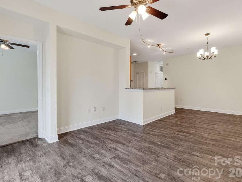 1306 Kenilworth Avenue, Charlotte, NC 28203.  MLS# CAR4352675, YatesRealty ID 19570. 