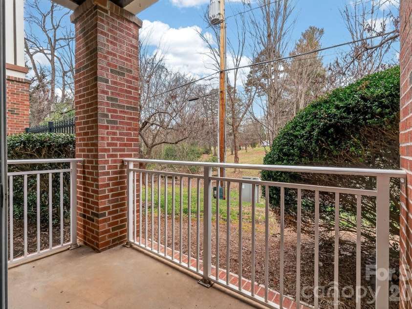 1306 Kenilworth Avenue, Charlotte, NC 28203.  MLS# CAR4352675, YatesRealty ID 19570. 