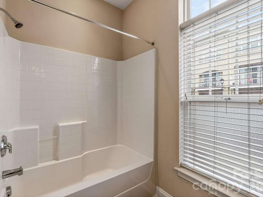 1306 Kenilworth Avenue, Charlotte, NC 28203.  MLS# CAR4352675, YatesRealty ID 19570. 