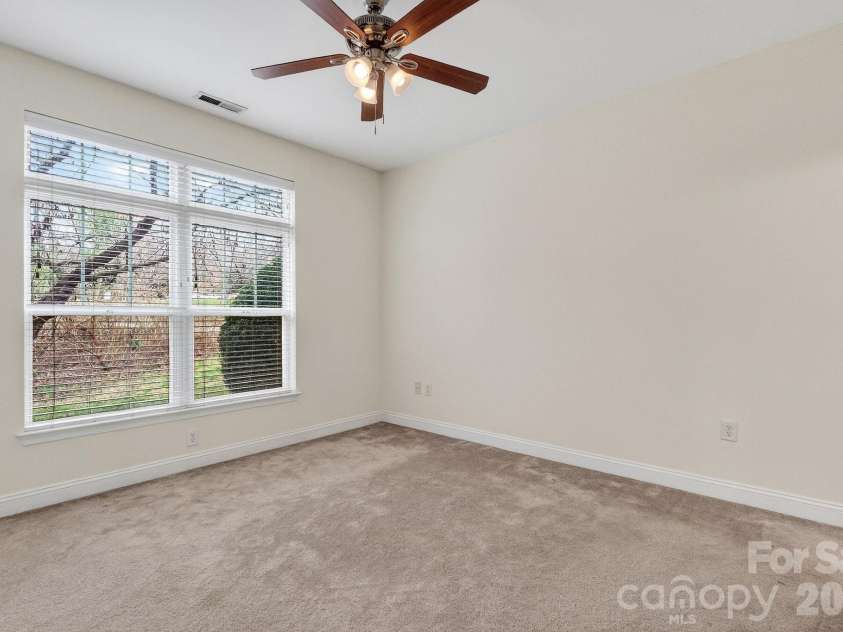 1306 Kenilworth Avenue, Charlotte, NC 28203.  MLS# CAR4352675, YatesRealty ID 19570. 