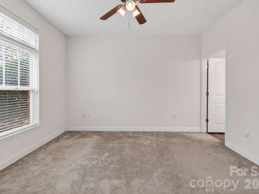 1306 Kenilworth Avenue, Charlotte, NC 28203.  MLS# CAR4352675, YatesRealty ID 19570. 
