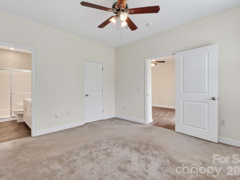 1306 Kenilworth Avenue, Charlotte, NC 28203.  MLS# CAR4352675, YatesRealty ID 19570. 