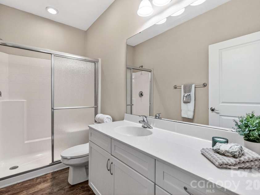 1306 Kenilworth Avenue, Charlotte, NC 28203.  MLS# CAR4352675, YatesRealty ID 19570. 