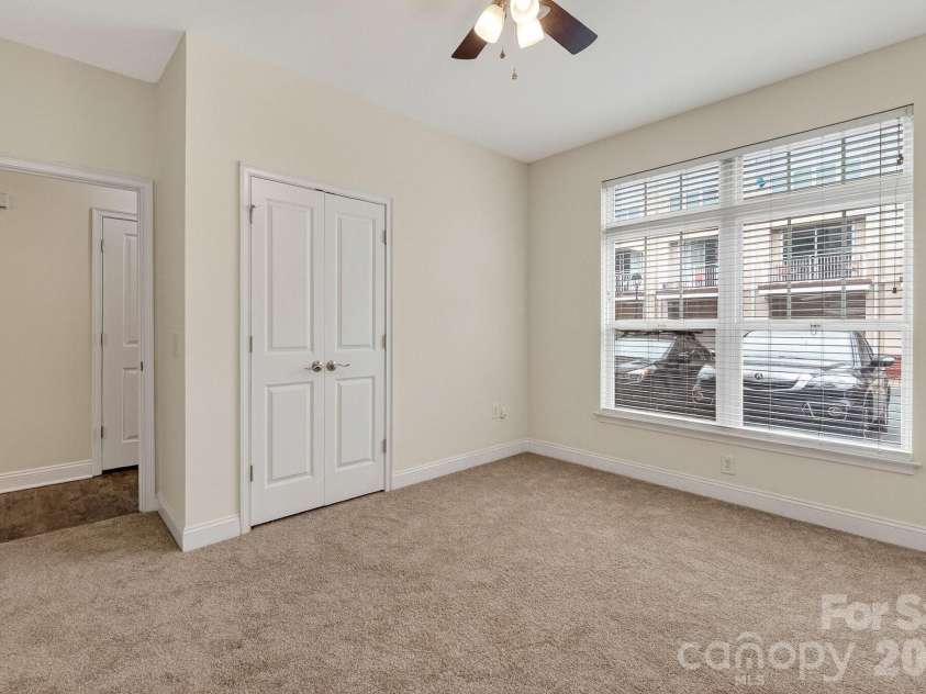 1306 Kenilworth Avenue, Charlotte, NC 28203.  MLS# CAR4352675, YatesRealty ID 19570. 
