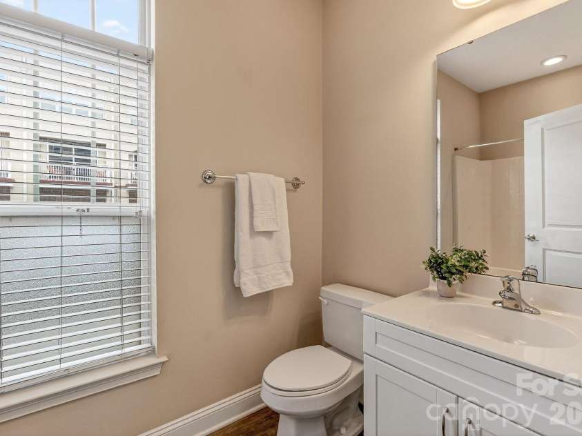 1306 Kenilworth Avenue, Charlotte, NC 28203.  MLS# CAR4352675, YatesRealty ID 19570. 