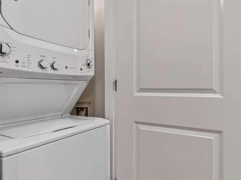 1306 Kenilworth Avenue, Charlotte, NC 28203.  MLS# CAR4352675, YatesRealty ID 19570. 