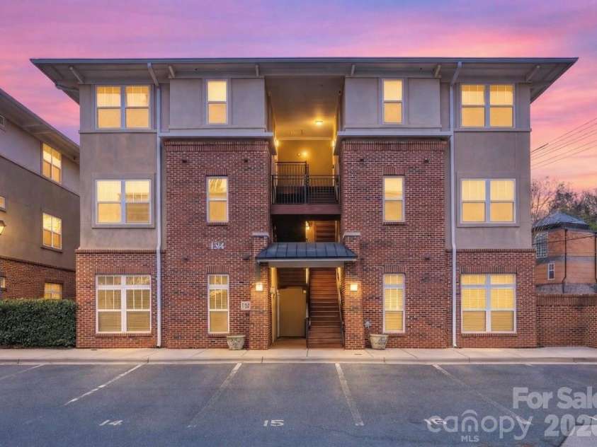 1306 Kenilworth Avenue, Charlotte, NC 28203.  MLS# CAR4352675, YatesRealty ID 19570. 