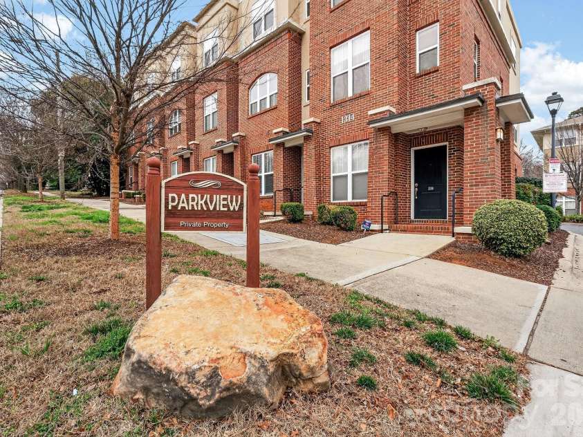 1306 Kenilworth Avenue, Charlotte, NC 28203.  MLS# CAR4352675, YatesRealty ID 19570. 