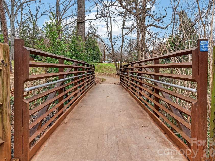 1306 Kenilworth Avenue, Charlotte, NC 28203.  MLS# CAR4352675, YatesRealty ID 19570. 