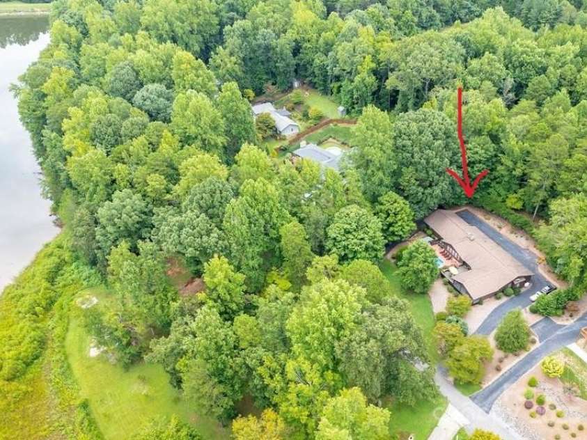 2915 Old Stage Road, Gastonia, NC 28052.  MLS# CAR4270149, YatesRealty ID 19570. 