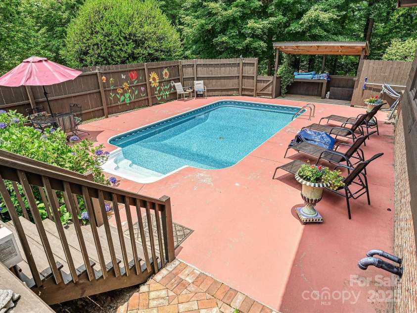 2915 Old Stage Road, Gastonia, NC 28052.  MLS# CAR4270149, YatesRealty ID 19570. 