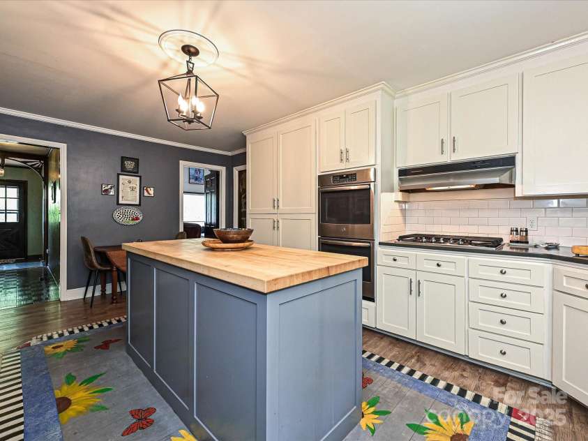 2915 Old Stage Road, Gastonia, NC 28052.  MLS# CAR4270149, YatesRealty ID 19570. 