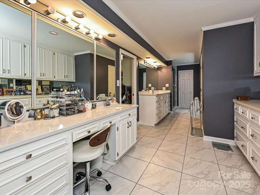 2915 Old Stage Road, Gastonia, NC 28052.  MLS# CAR4270149, YatesRealty ID 19570. 