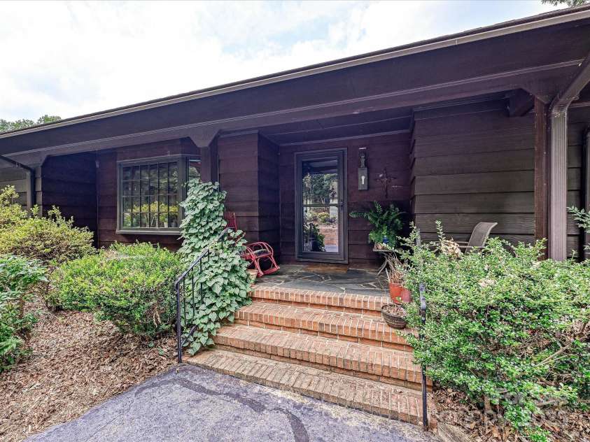 2915 Old Stage Road, Gastonia, NC 28052.  MLS# CAR4270149, YatesRealty ID 19570. 