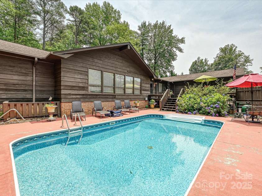 2915 Old Stage Road, Gastonia, NC 28052.  MLS# CAR4270149, YatesRealty ID 19570. 