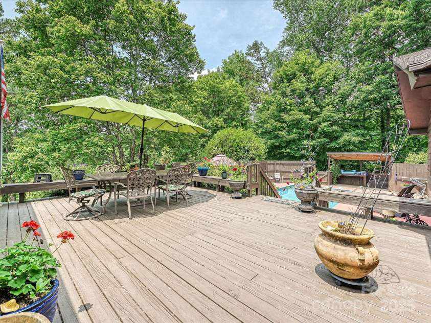 2915 Old Stage Road, Gastonia, NC 28052.  MLS# CAR4270149, YatesRealty ID 19570. 