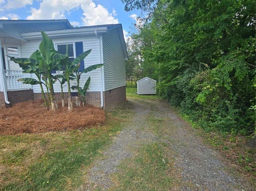315 Maine Avenue, Bessemer City, NC 28016.  MLS# CAR4373467, YatesRealty ID 19571. 