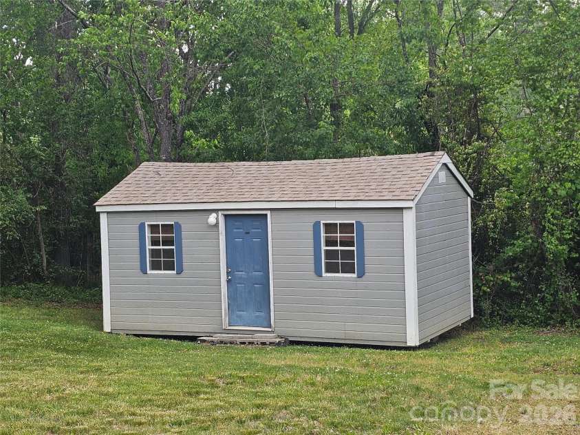 315 Maine Avenue, Bessemer City, NC 28016.  MLS# CAR4373467, YatesRealty ID 19571. 