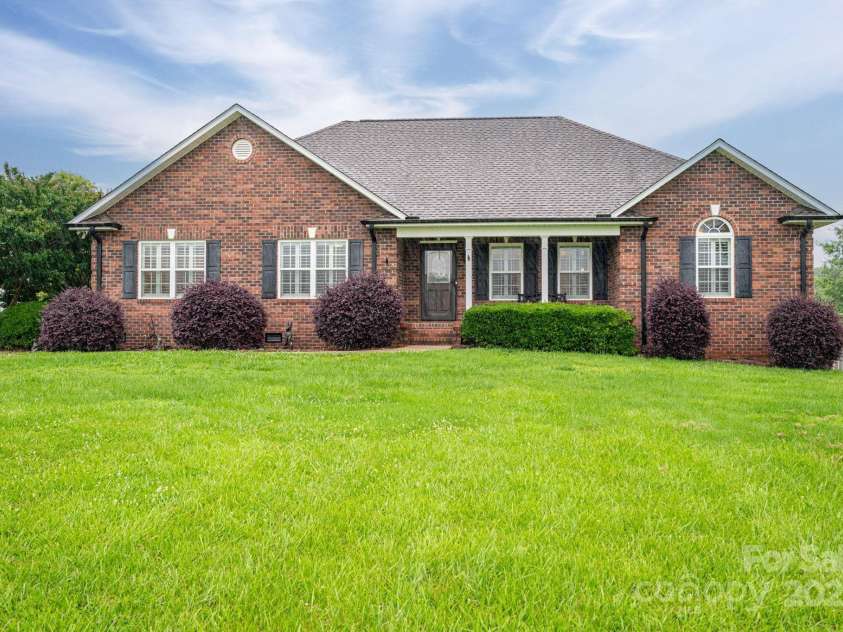 2817 Long Circle, Iron Station, NC 28080.  MLS# CAR4267565, YatesRealty ID 19572. 