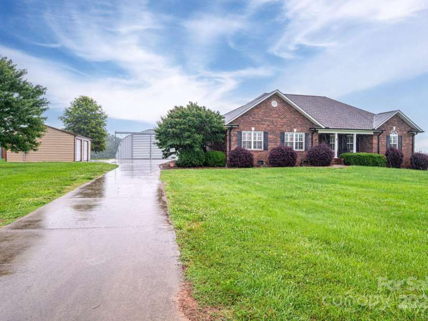 2817 Long Circle, Iron Station, NC 28080.  MLS# CAR4267565, YatesRealty ID 19572. 