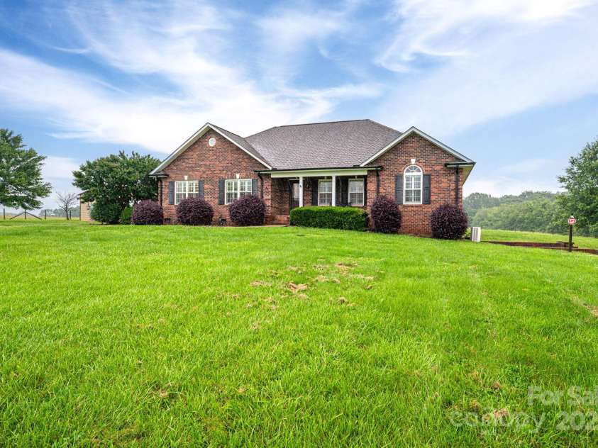 2817 Long Circle, Iron Station, NC 28080.  MLS# CAR4267565, YatesRealty ID 19572. 