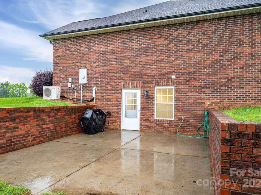 2817 Long Circle, Iron Station, NC 28080.  MLS# CAR4267565, YatesRealty ID 19572. 